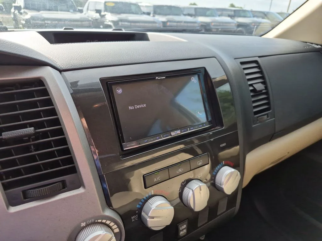Used 2012 White Toyota Grade image 28
