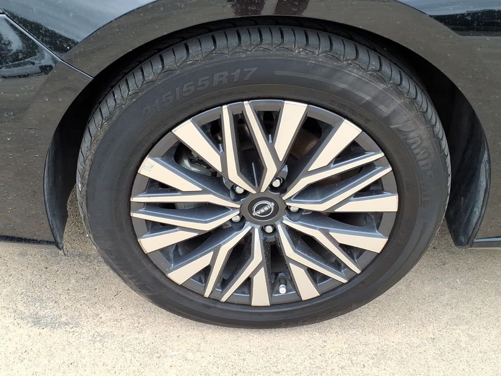2025 Nissan Altima SV - Photo 9