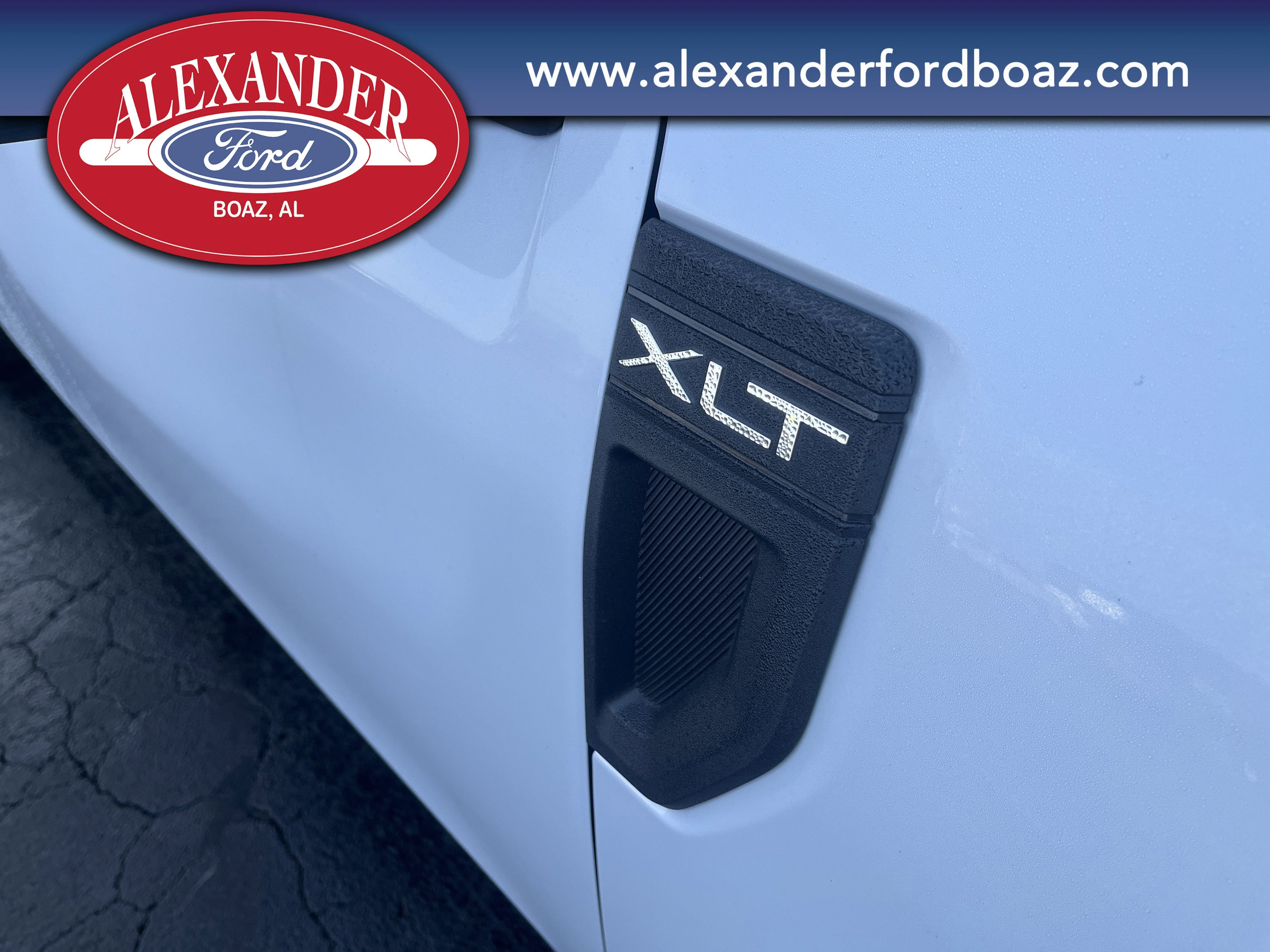 New 2025 Space White Metallic Ford XLT image 7