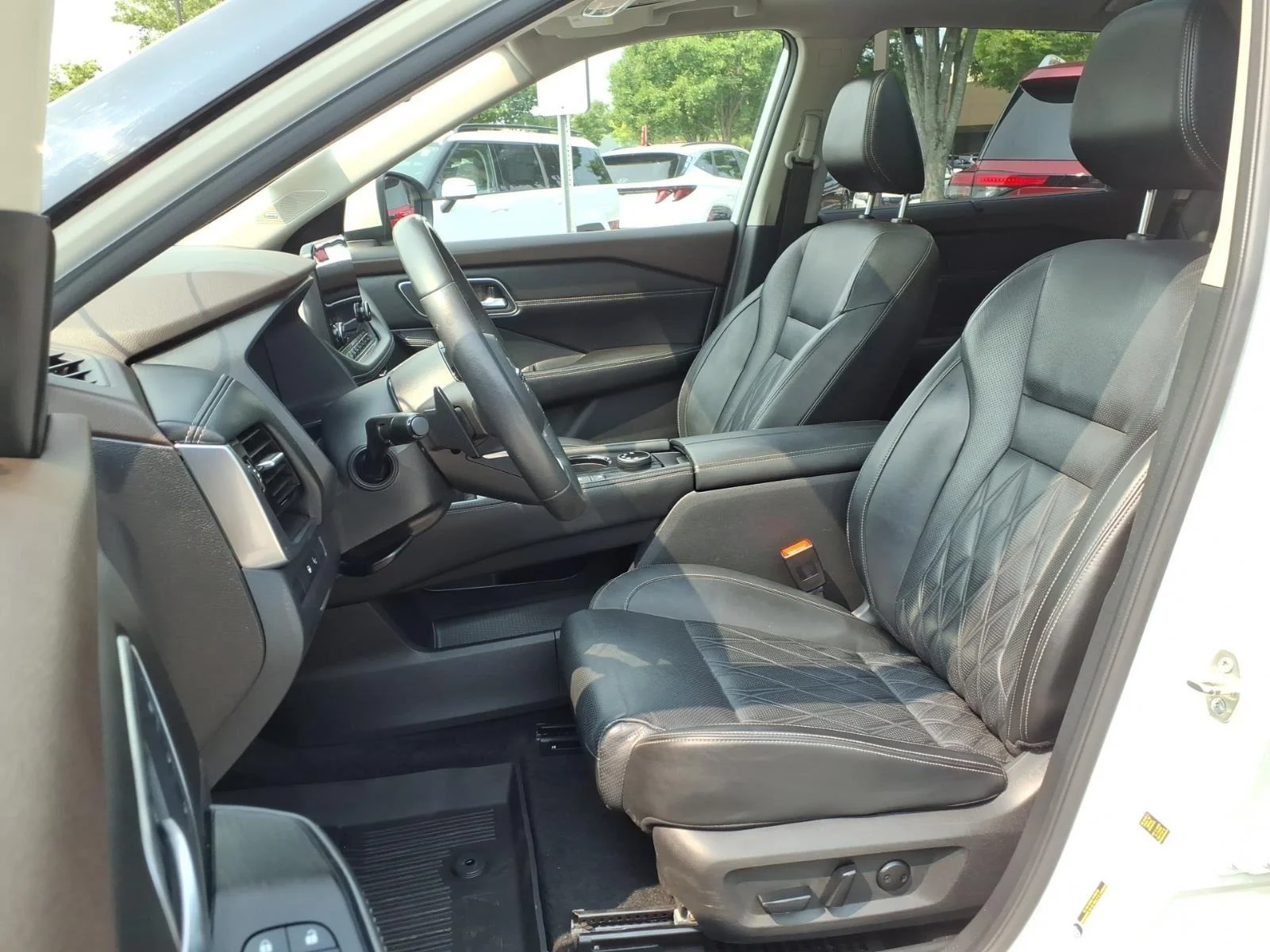 Used 2021 Pearl White Tricoat Nissan Platinum image 21