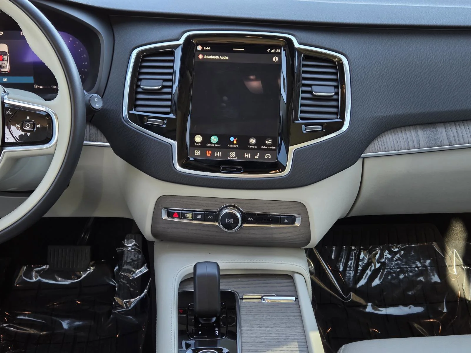 Certified Used 2023 Onyx Black Metallic Volvo Plus image 26