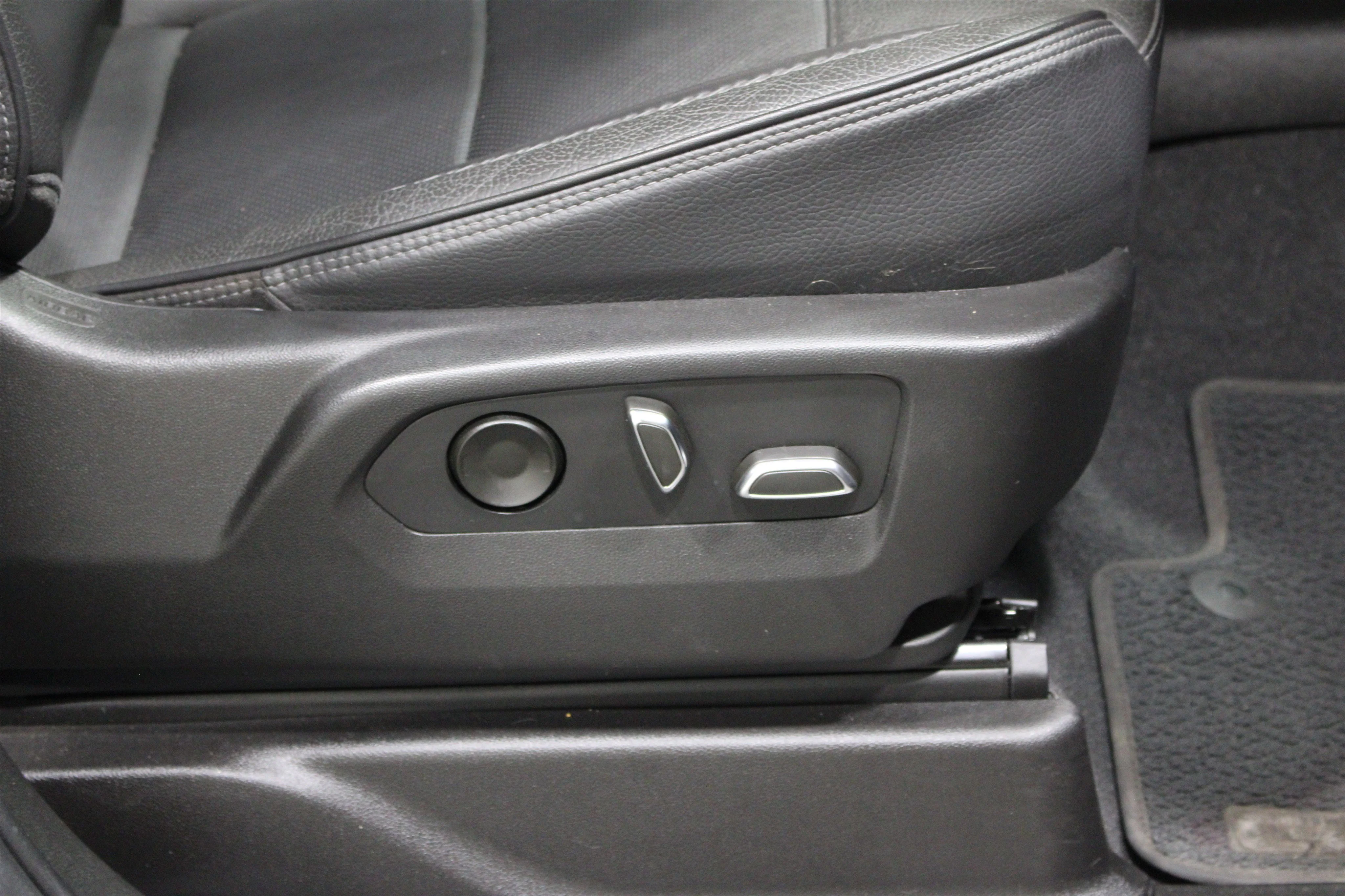 2022 GMC Yukon Denali - Photo 26