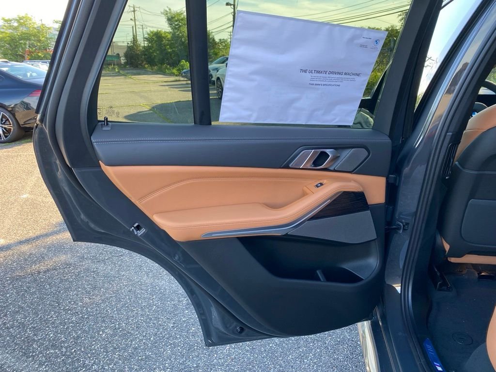 New 2026 Dravit Grey Metallic BMW xDrive40i image 6