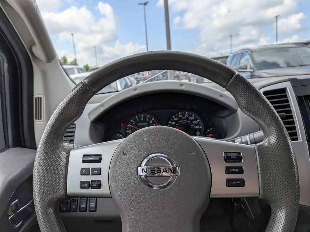 Used 2016 Silver Nissan SV image 20
