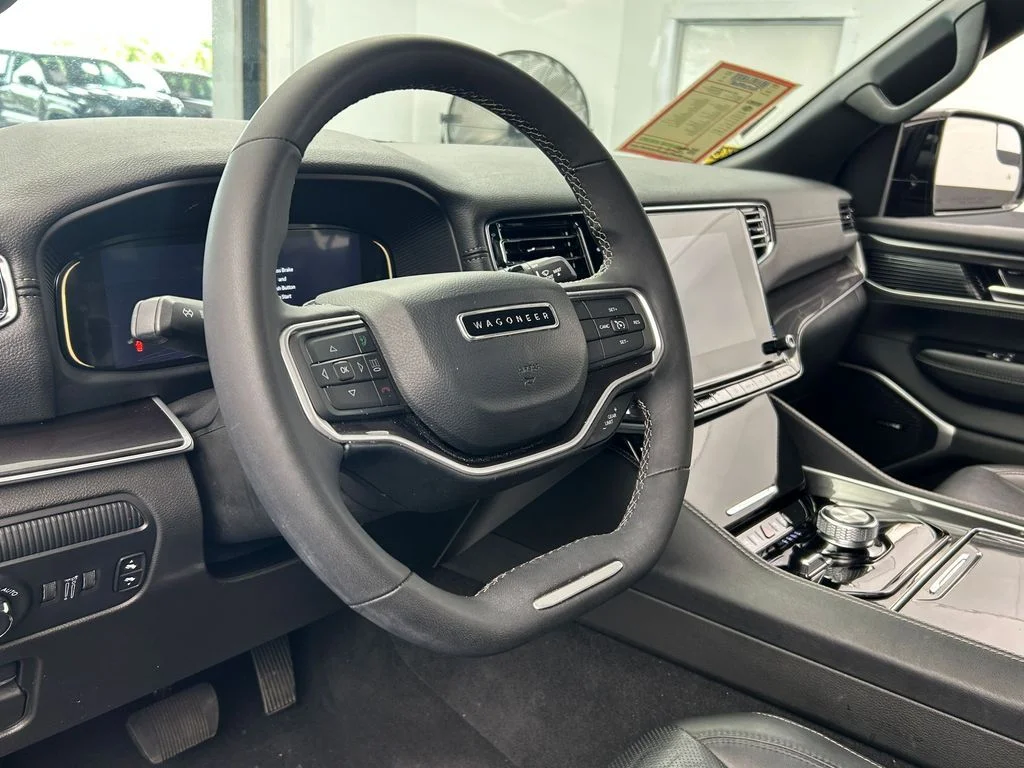 Used 2023 Diamond Black Crystal Pearlcoat Jeep Base image 15