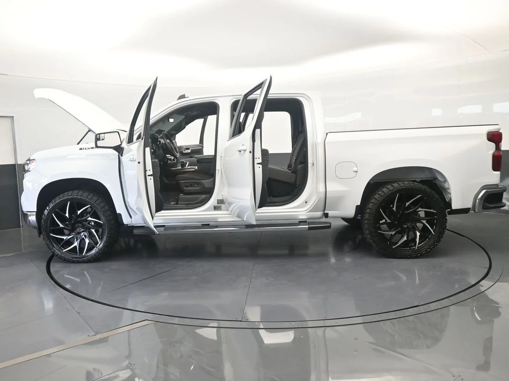 Used 2026 Summit White Chevrolet LT image 74