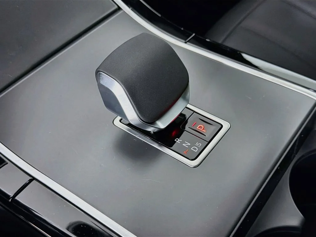 New 2026 Fuji White Land Rover S image 17