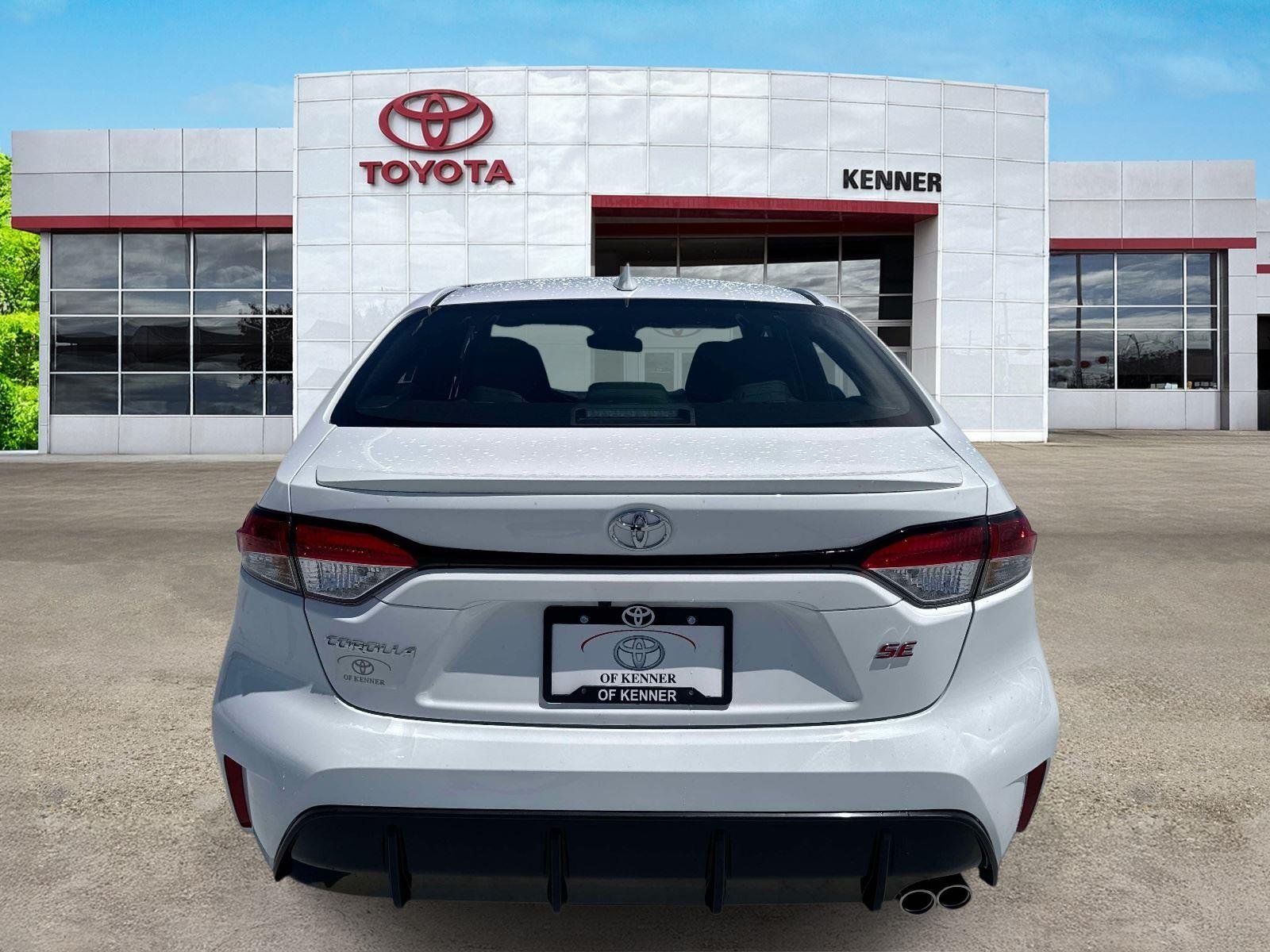 Used 2026 Ice Cap Toyota SE image 5
