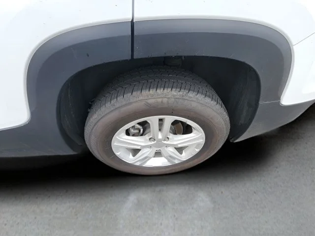 Used 2024 White GMC SLE image 28