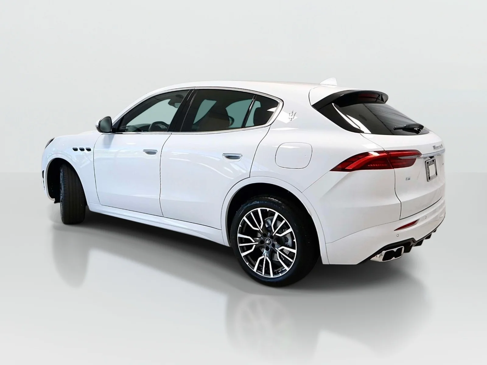 New 2027 Bianco Maserati  image 3