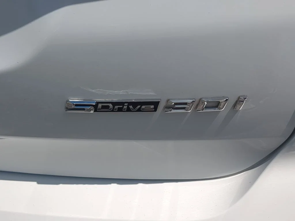 Used 2023 White BMW sDrive30i image 11