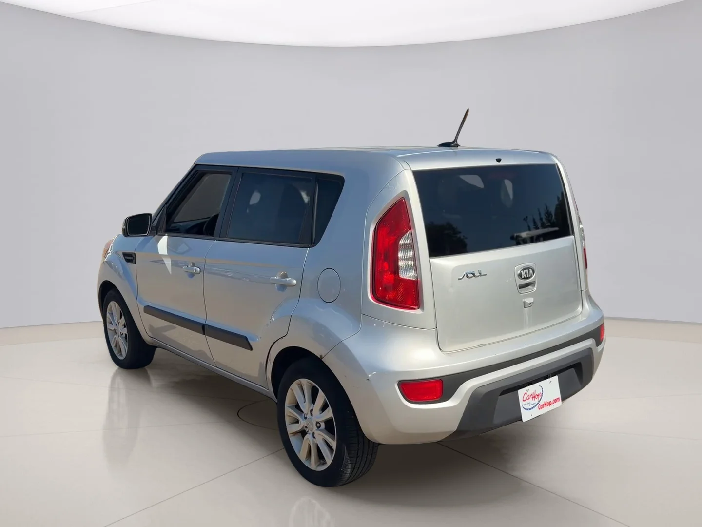 Used 2013 Silver Kia ! WAGON image 3