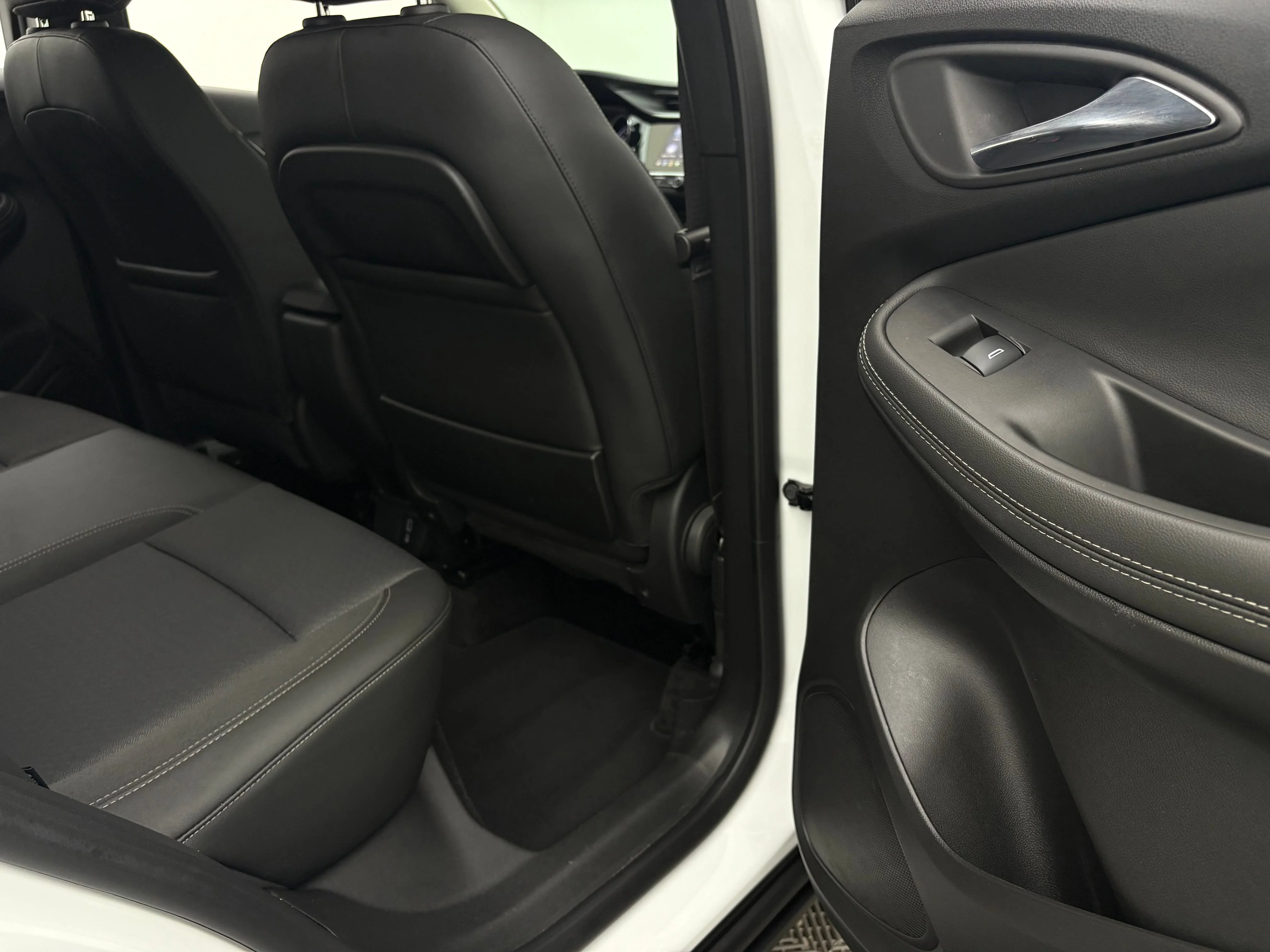 Used 2023 Summit White Buick Preferred image 34