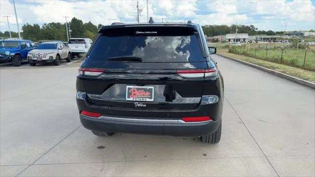 New 2027 High-Gloss Black Paint Jeep Limited image 8