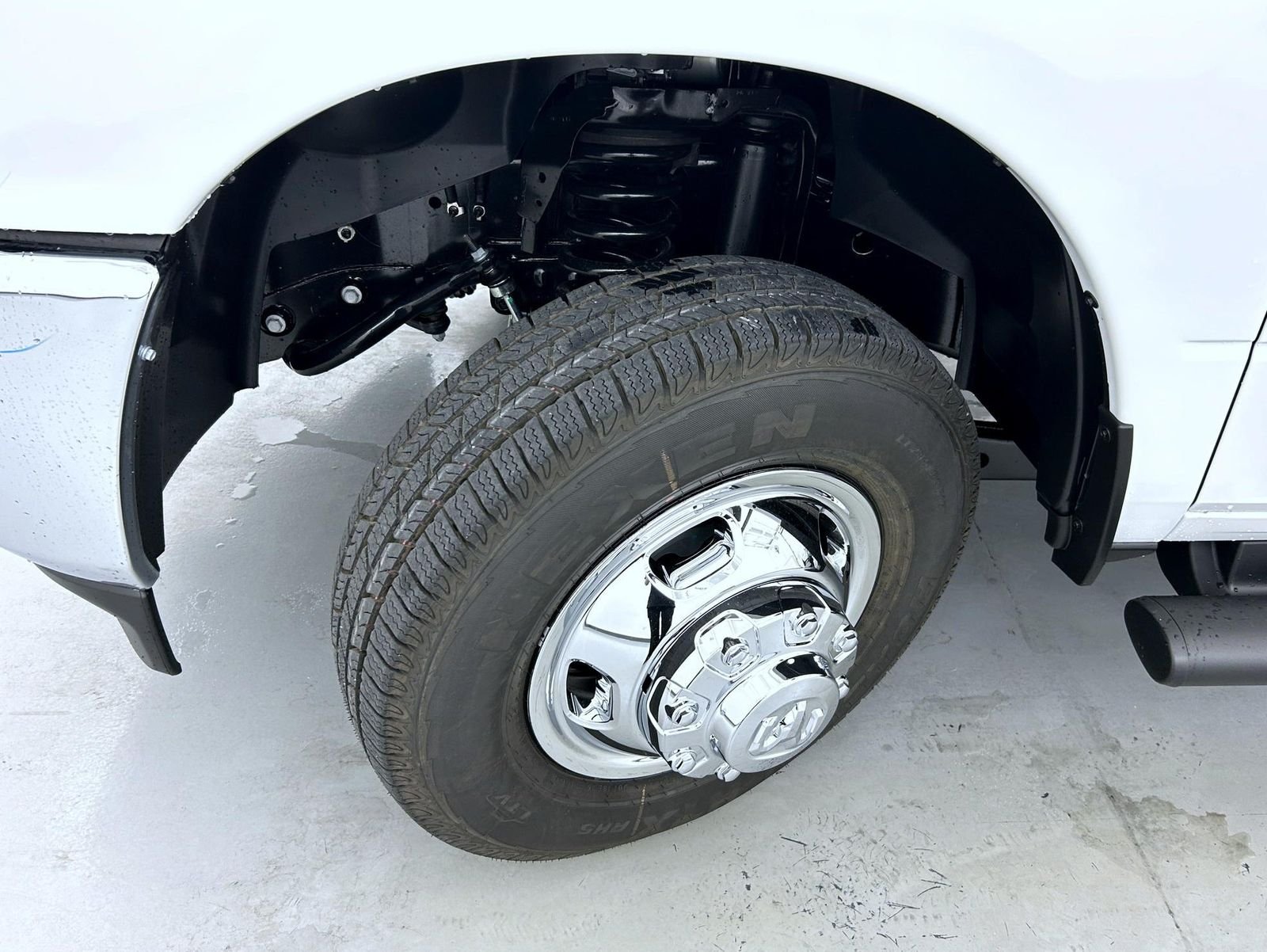 New 2026 Bright White Clear-Coat Exterior Paint RAM Tradesman image 23