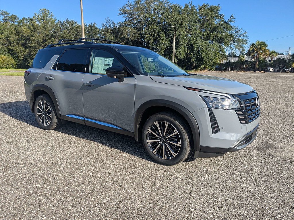 New 2026 Boulder Gray Pearl / Super Black Two-tone Nissan Platinum image 3