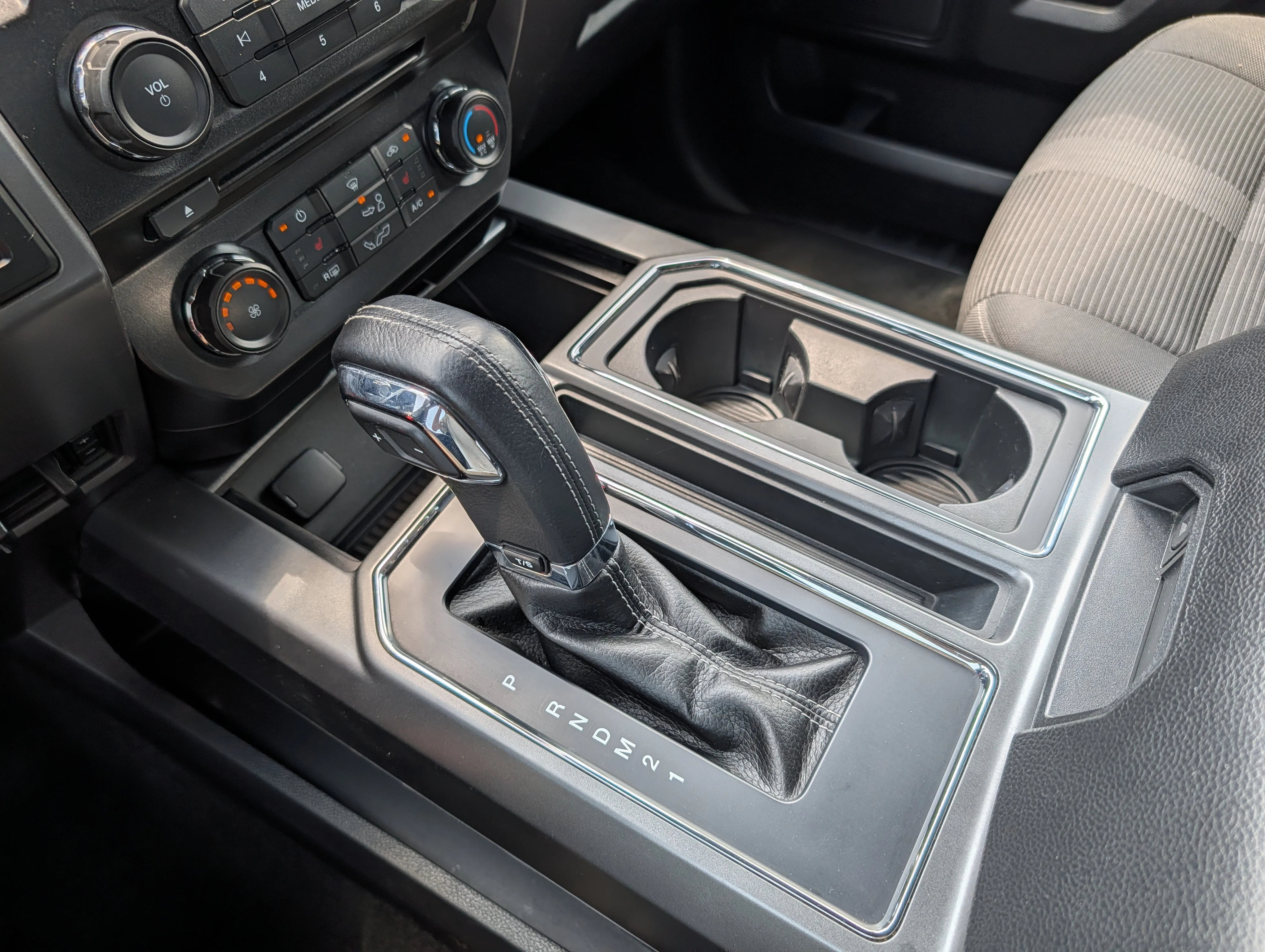 Used 2015 Tuxedo Black Metallic Ford XLT image 25