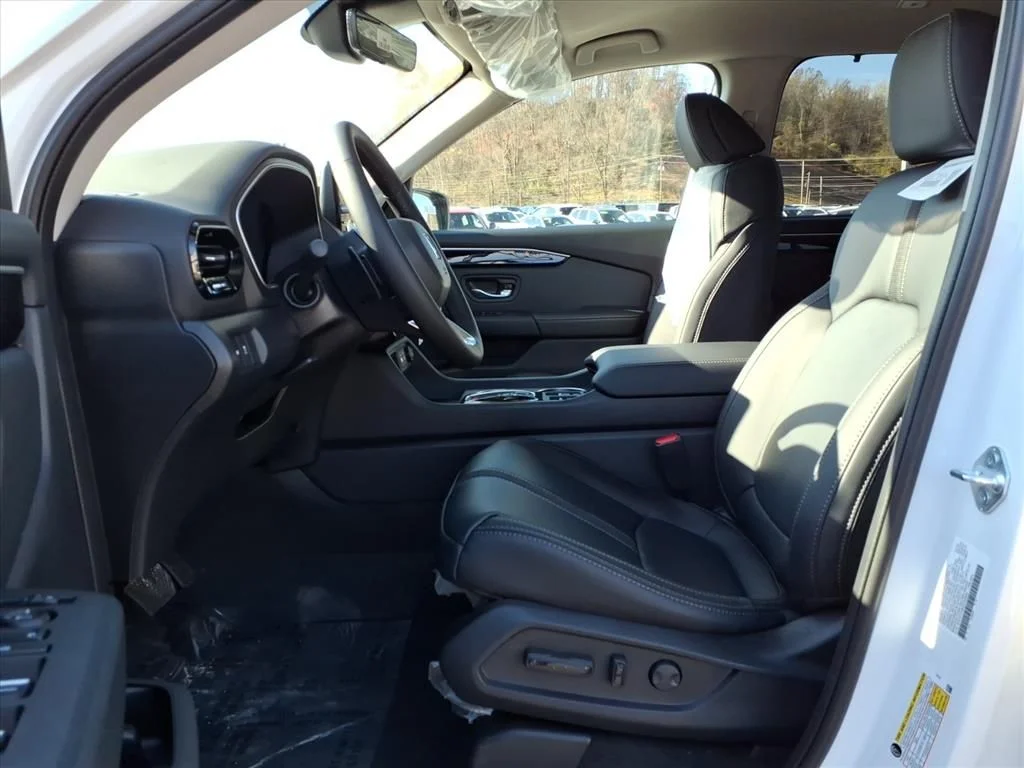 Used 2025 White Honda EX-L image 6