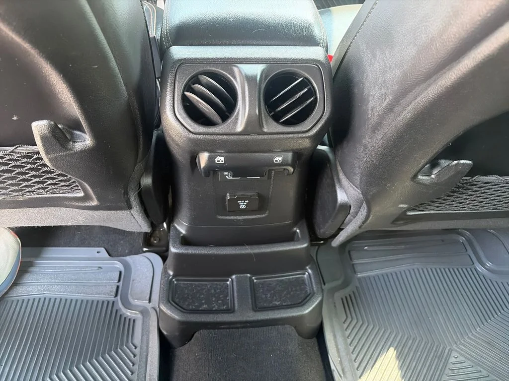 Used 2024 Gray Jeep Sahara image 43