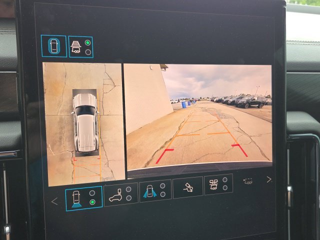 Used 2025 White GMC AT4 image 43