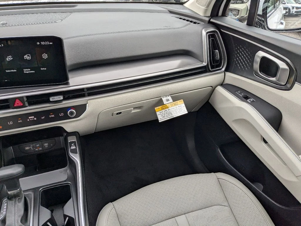 2025 Kia Sorento S - Photo 18