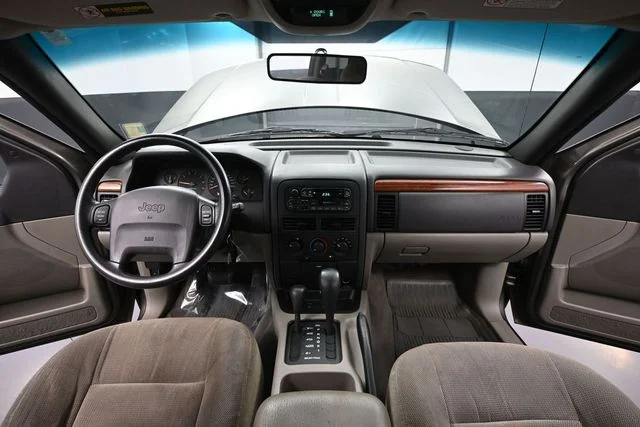 Used 1999 Gray Jeep Laredo image 21