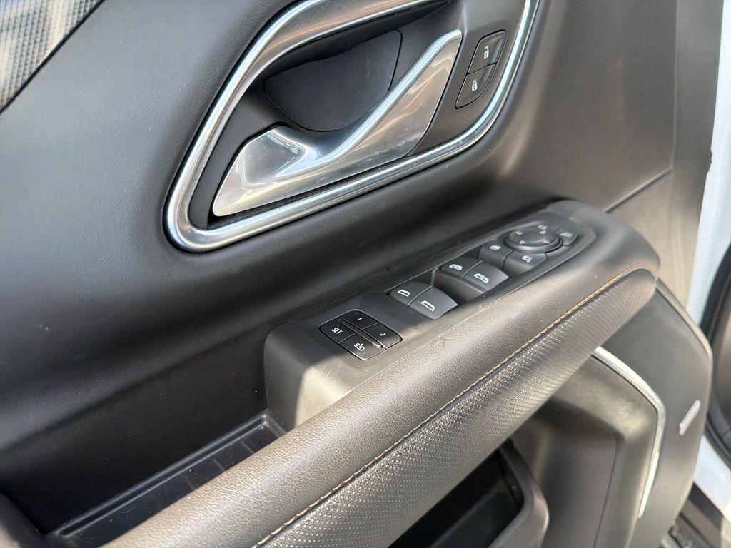 Used 2023 White GMC AT4 image 13