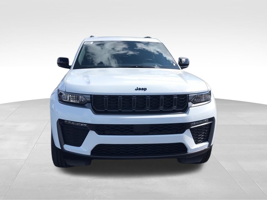 New 2026 Bright White Clear-Coat Exterior Paint Jeep Limited image 3