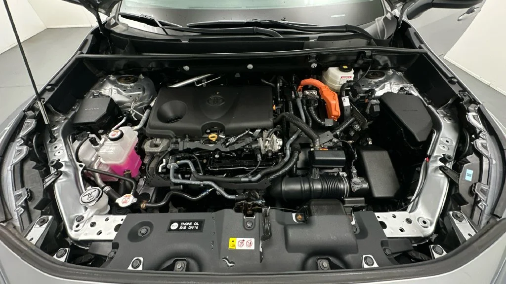 Certified Used 2022 Silver Toyota LE image 11