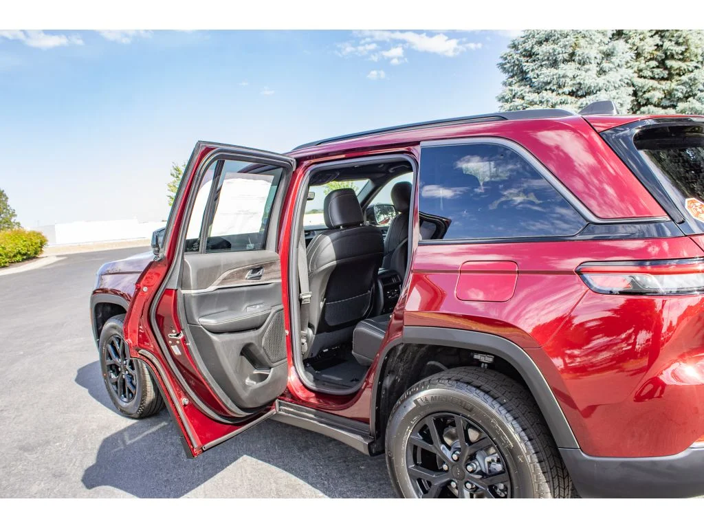 New 2026 Velvet Red Pearlcoat Jeep Laredo Altitude image 13