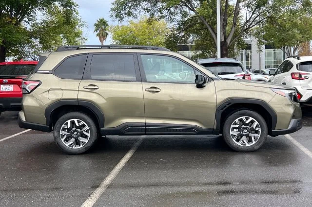 New 2026 AUTUMN GREEN METALLIC Subaru Premium image 3