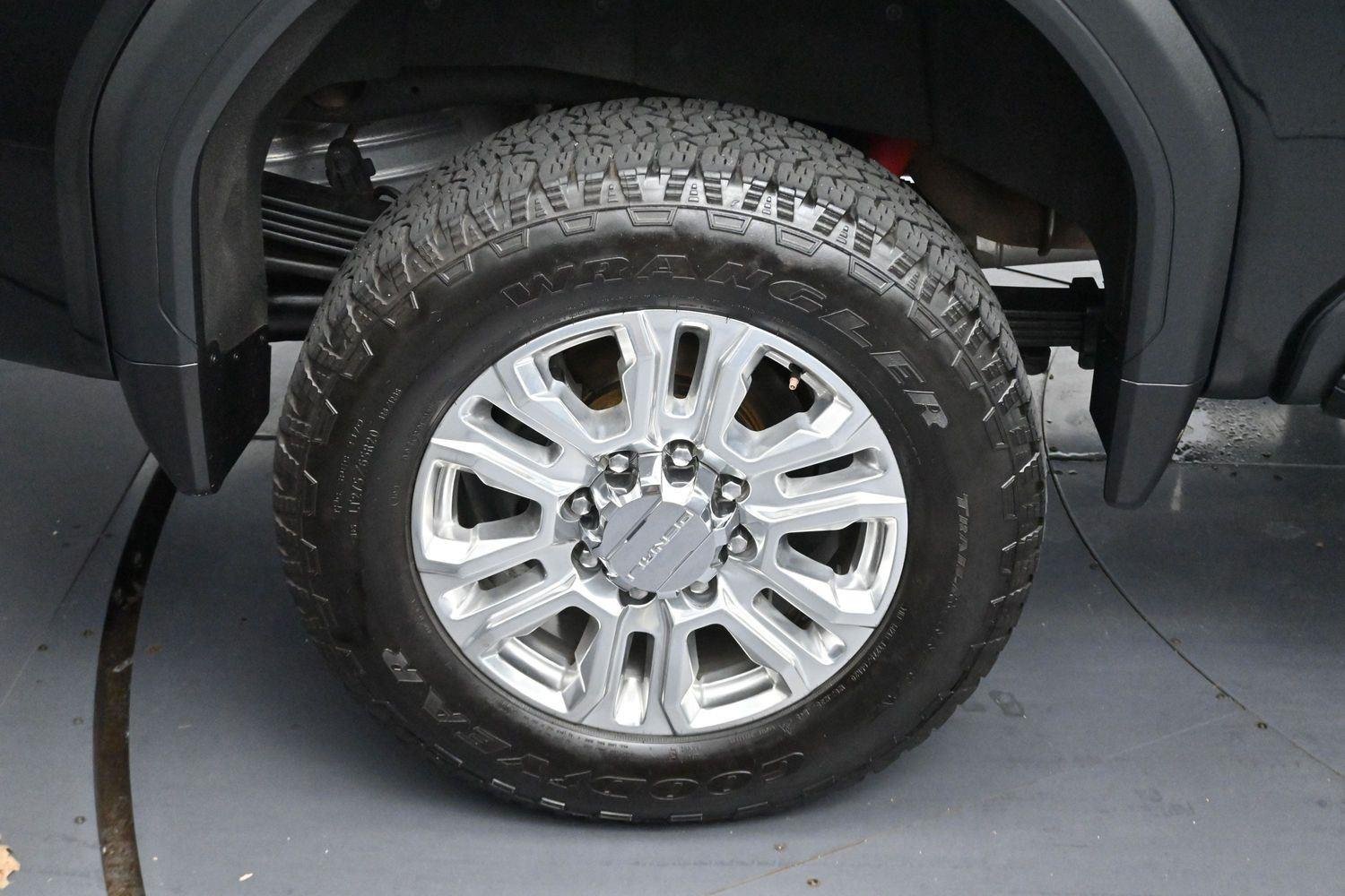 Used 2020 Onyx Black GMC Denali image 38