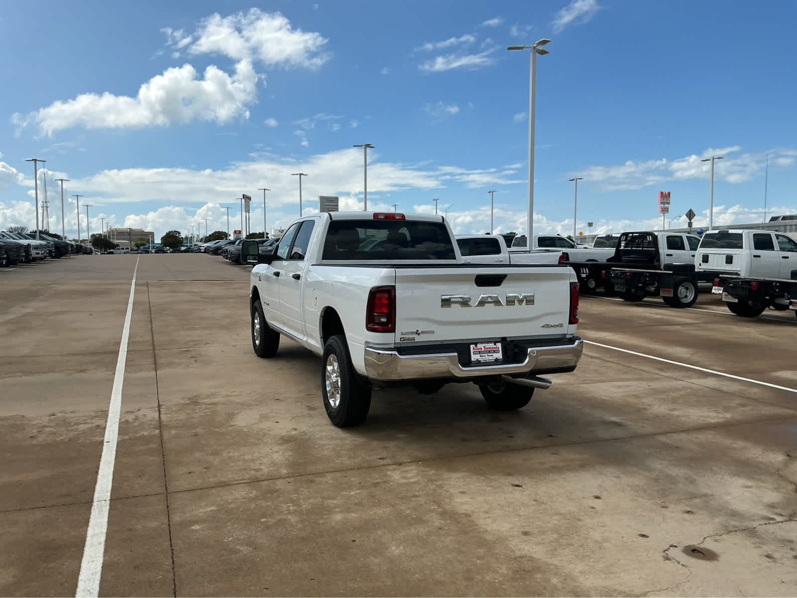 New 2026 Bright White Clear-Coat Exterior Paint RAM Lone Star image 13