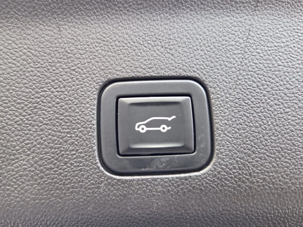 Used 2022 Summit White Chevrolet Premier image 14