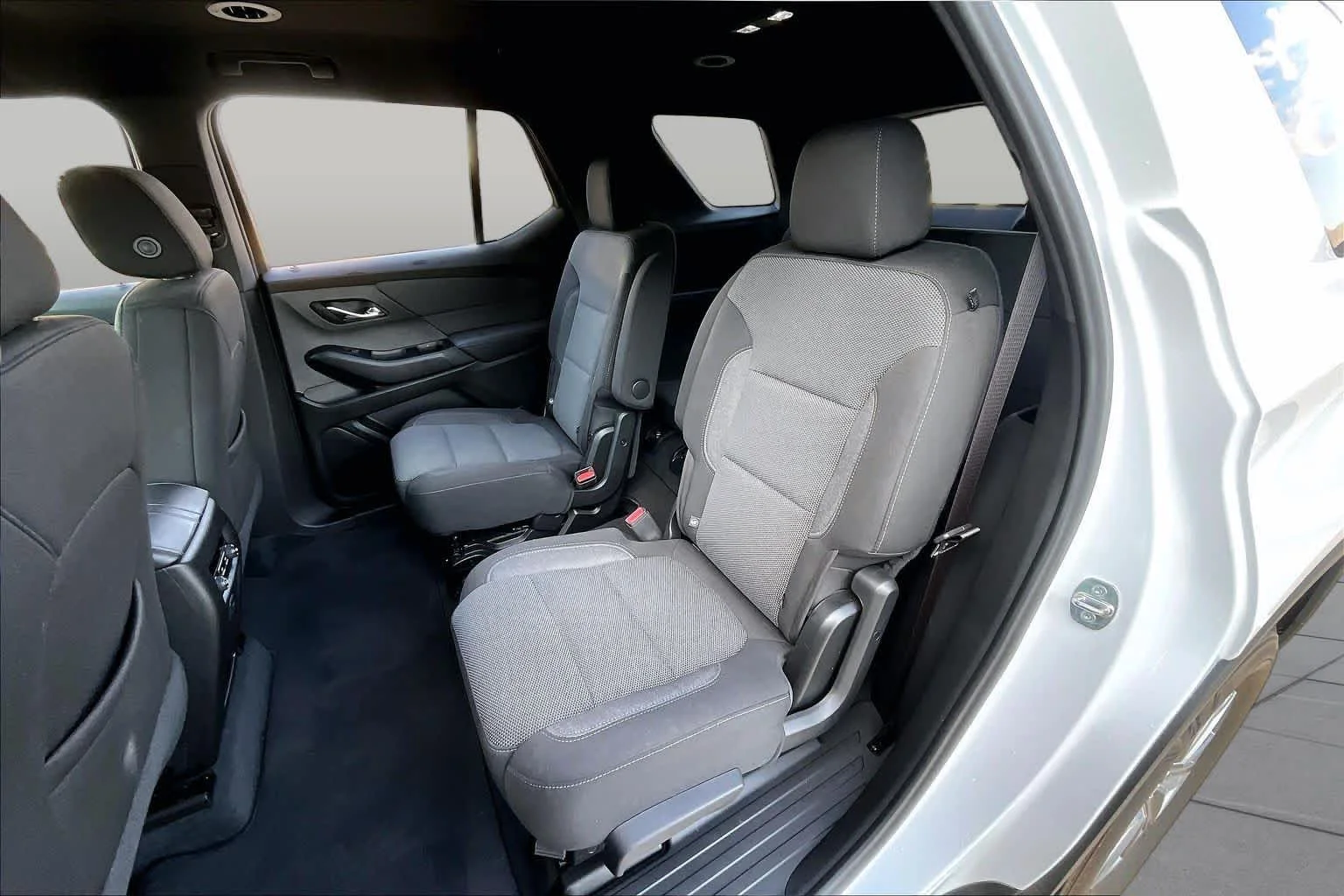Used 2023 Summit White Chevrolet LT Cloth image 18