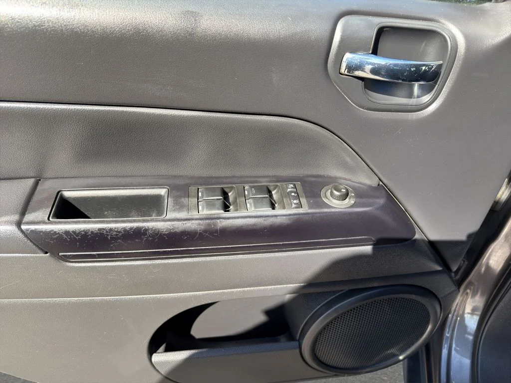 Used 2016 Gray Jeep Sport image 9