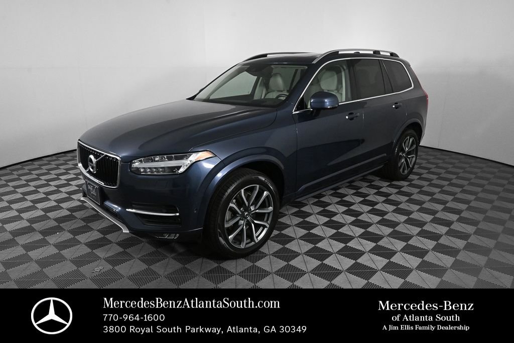2018 Volvo XC90 T6 AWD Momentum's photo