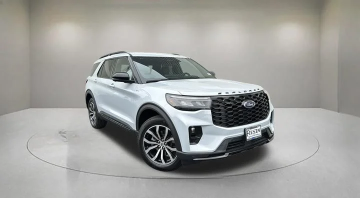 2026 Ford Explorer ST-LINE 4WD's photo