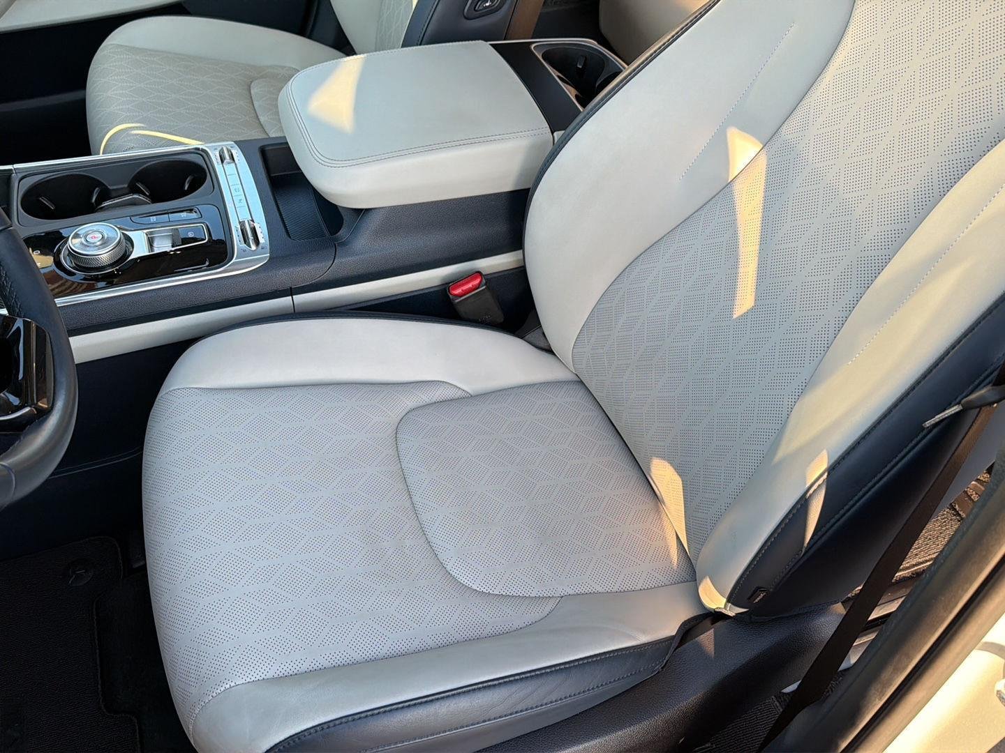 Used 2025 Ivory Silver Gloss Kia SX image 28