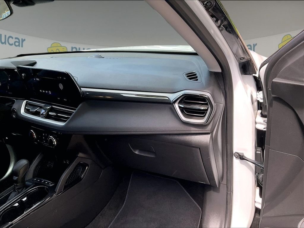 Used 2025 White Chevrolet LT image 13