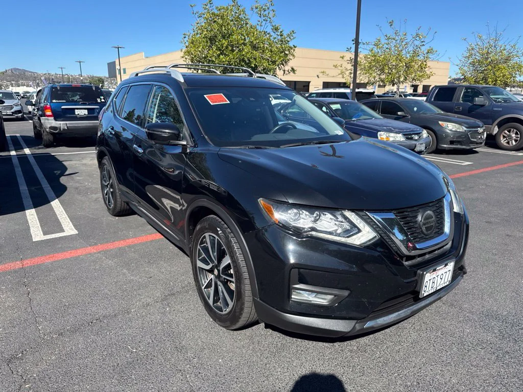 Used 2020 Black Nissan SL image 4