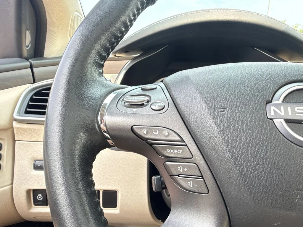 Used 2024 White Nissan Platinum image 17