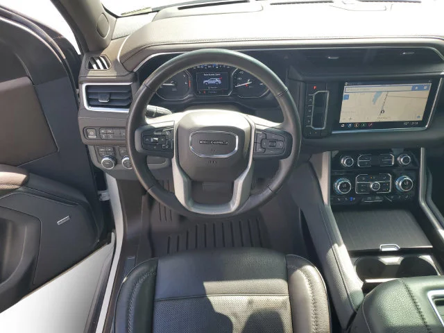 Used 2021 WHITE FROST TRICOAT GMC Denali image 34