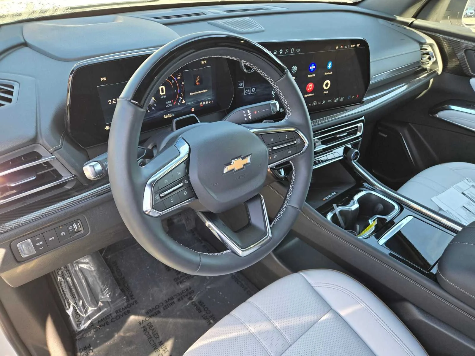 New 2025 Iridescent Pearl Tricoat Chevrolet High Country image 10
