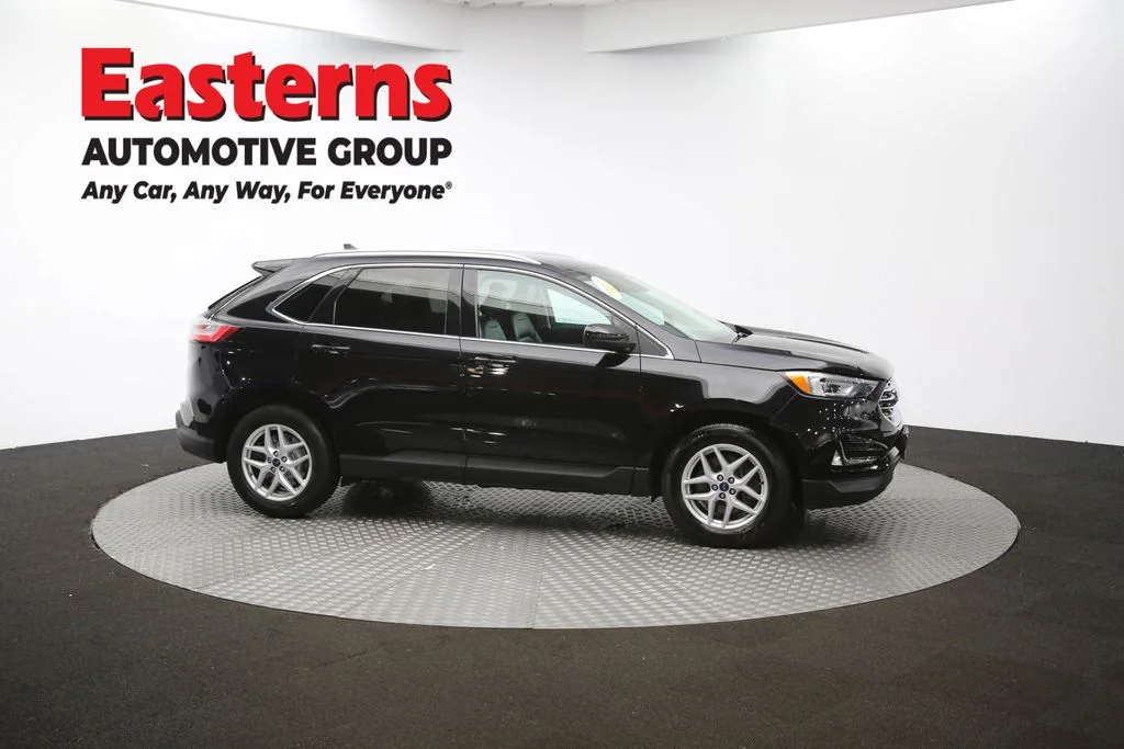 Used 2022 Black Ford SEL image 45