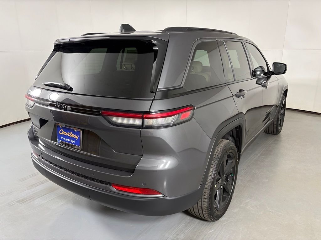 New 2026 Baltic Gray Metallic Clear-Coat Exterior Paint Jeep Limited image 8