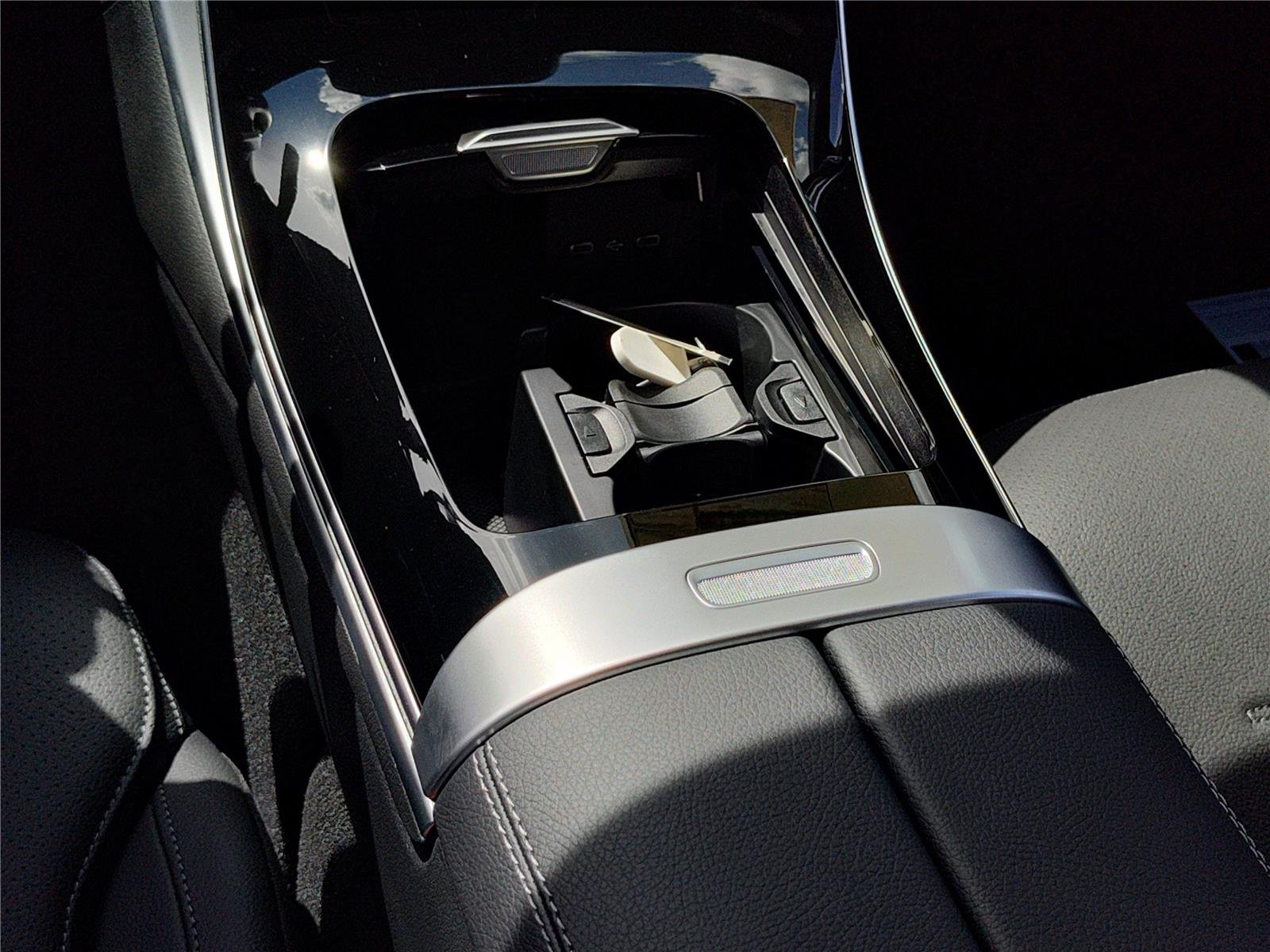 2025 Mercedes-Benz C-Class Sedan C 300 - Photo 9