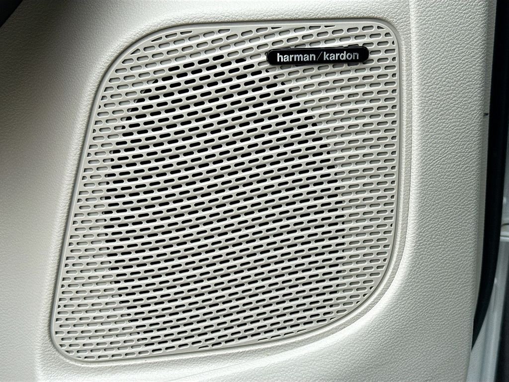Used 2023 Bright White Clearcoat Chrysler Hybrid Limited image 19