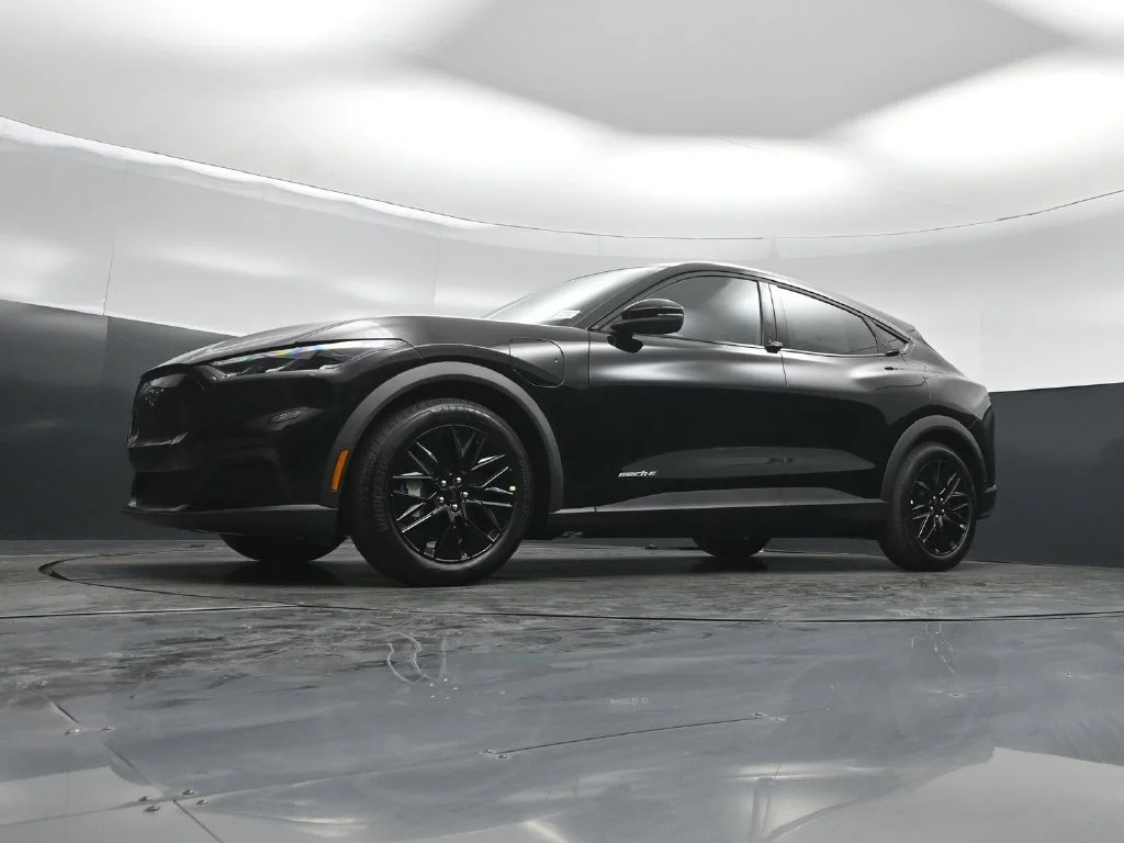 New 2026 Shadow Black Ford Select image 38