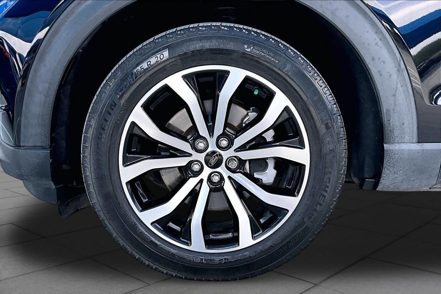 Used 2022 Agate Black Metallic Ford ST-Line image 10